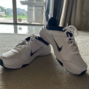 Vintage Comfy Nike White Shoes